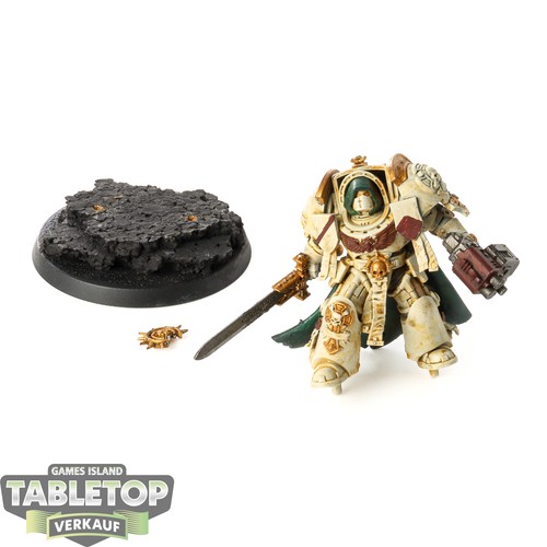 Space marines capitano in - space,